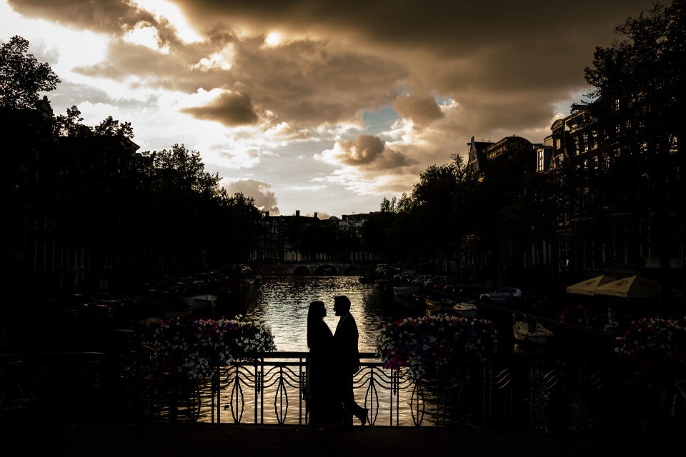 Trouwfotograaf Amsterdam Loveshoot in Amsterdam en Zaanse Schans | Arun en Shika